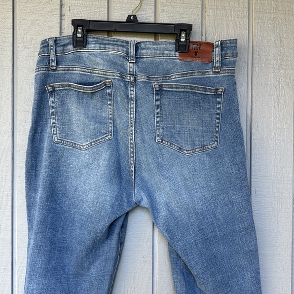 Frye Classic Blue Denim Jeans - Picture 5 of 8